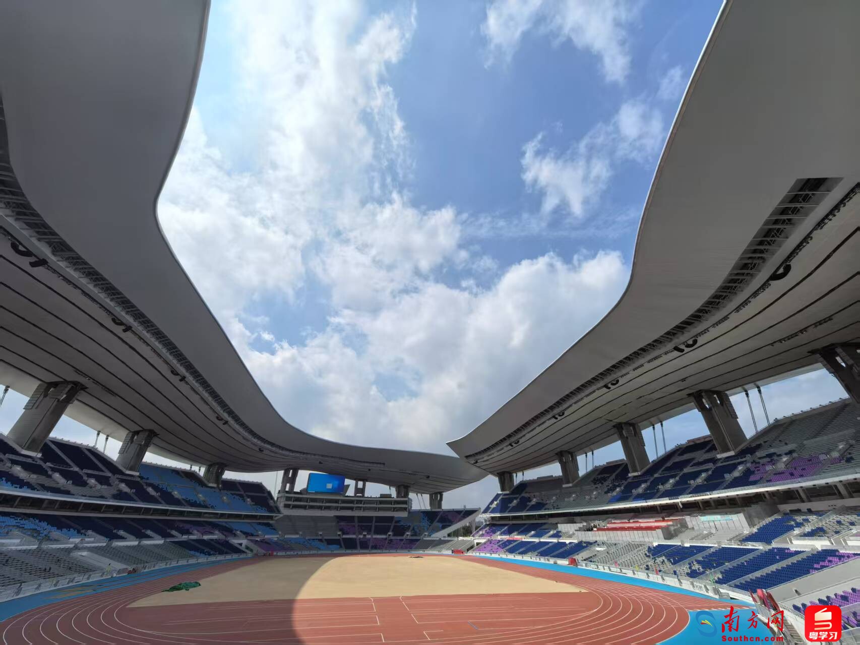 扛起球队！字母哥半场10中8，得到19分8篮板3助攻